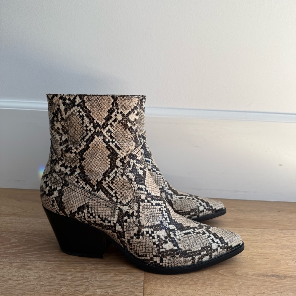 Jeffrey Campbell Women’s Stylish Snakeskin Pattern Ankle Booties Size 9 - Picture 3 of 8